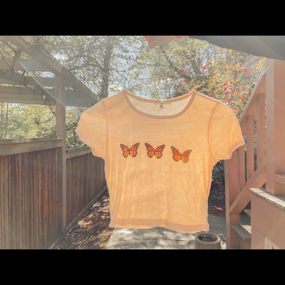Urban Outfitters butterfly cropped tee 🌷✨